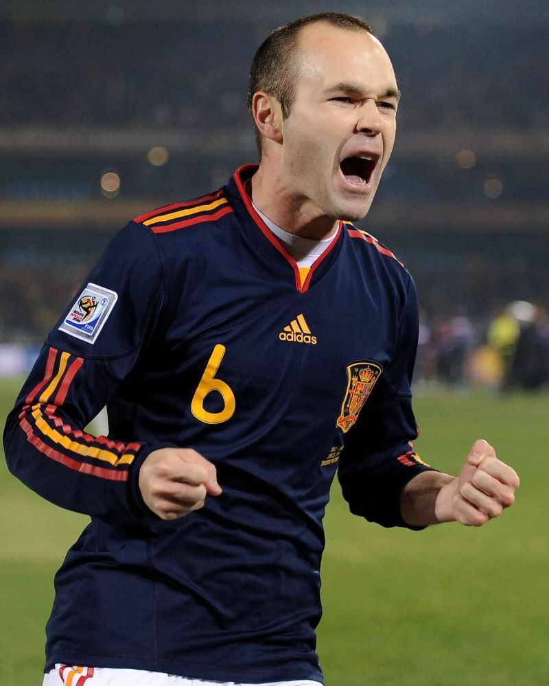 SPAGNA 2010-11 Andres Iniesta (away) - Urbn Football