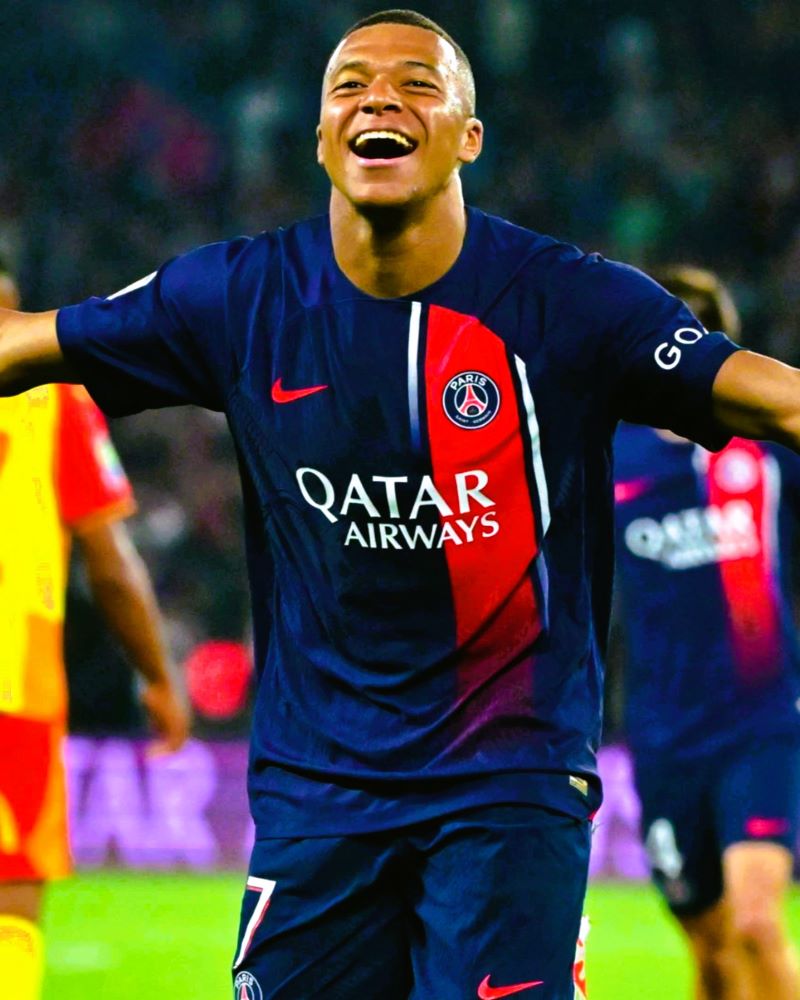 PARIS SAINT GERMAIN 2023-24 Kylian Mbappè - Urbn Football