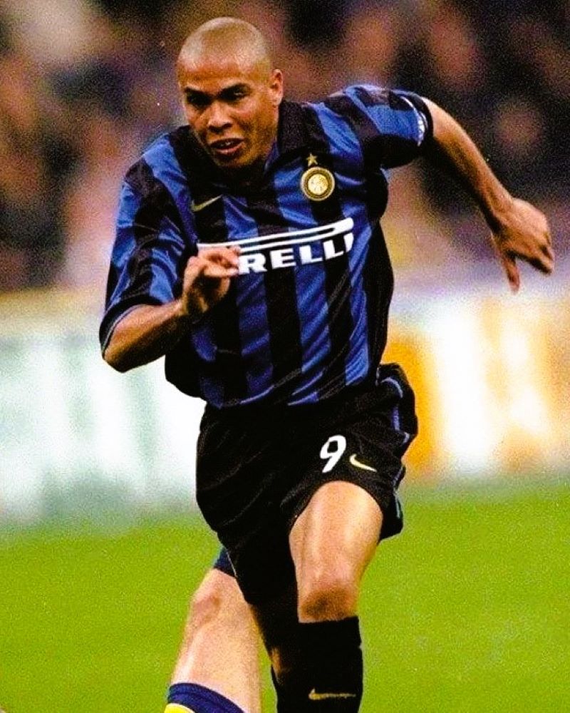 INTER 1998-99 Ronaldo - Urbn Football